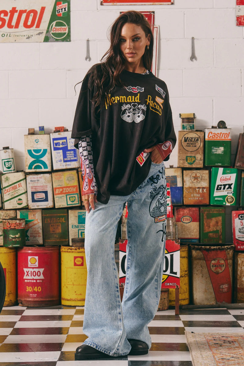 THE VERY OVERSIZED RACING BADGE TEE - BLACK