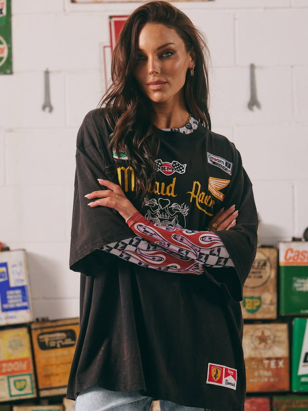THE VERY OVERSIZED RACING BADGE TEE - BLACK