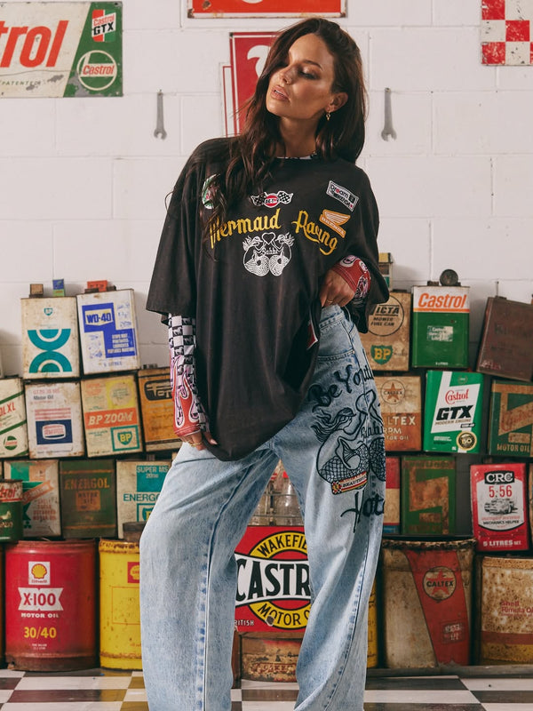 THE VERY OVERSIZED RACING BADGE TEE - BLACK
